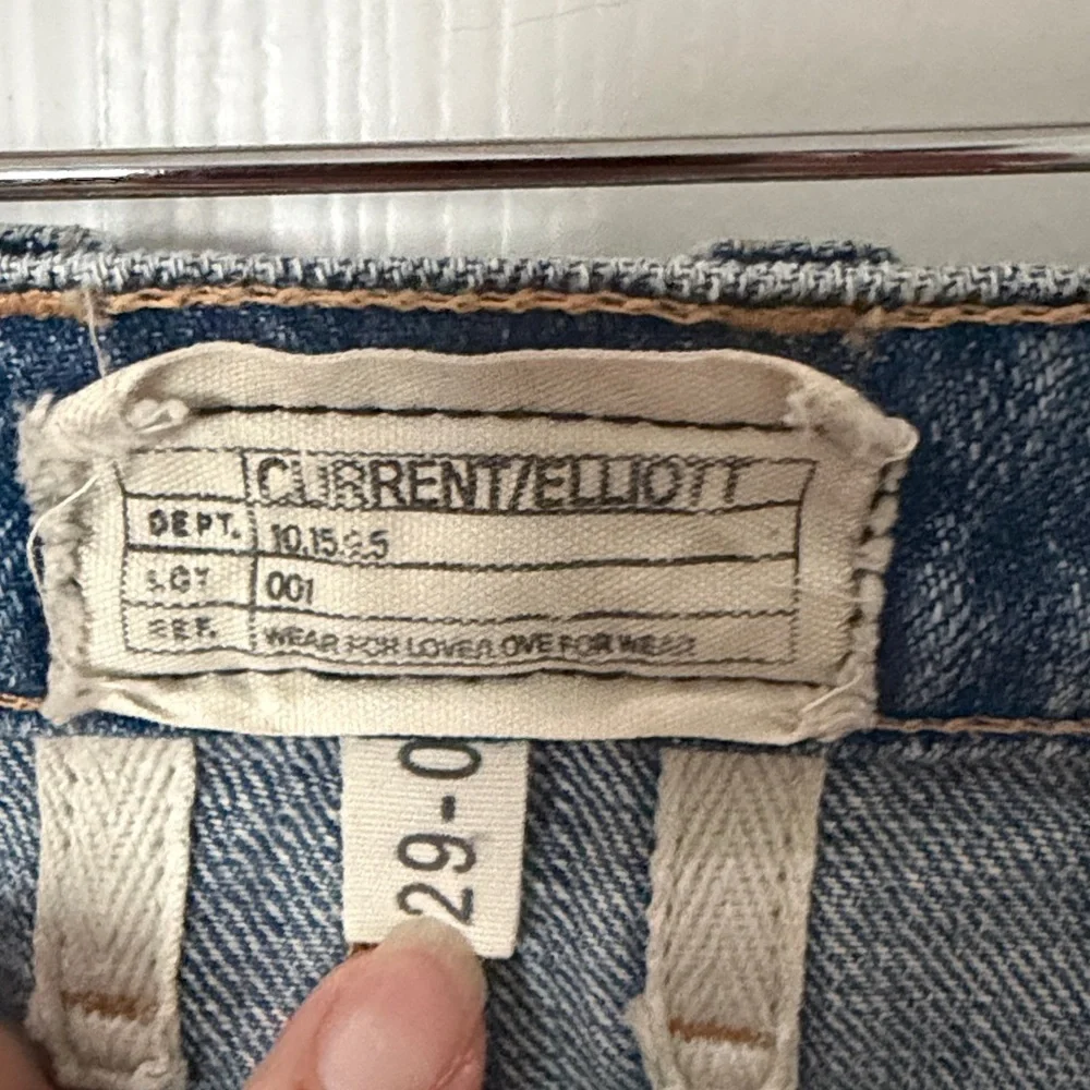 Current/Elliott Classic Blue Denim slim boyfriend size 29
